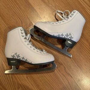 Women's Ice skates size 8